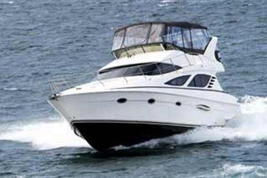 The 38' - Sedan Bridge Yacht